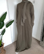 Load image into Gallery viewer, Ribbed abaya ‘khaki’
