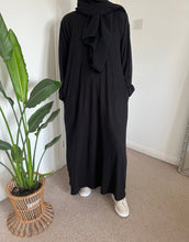 Load image into Gallery viewer, Ribbed abaya ‘black’
