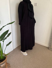 Load image into Gallery viewer, Ribbed abaya ‘black’
