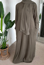 Load image into Gallery viewer, Ribbed abaya ‘khaki’
